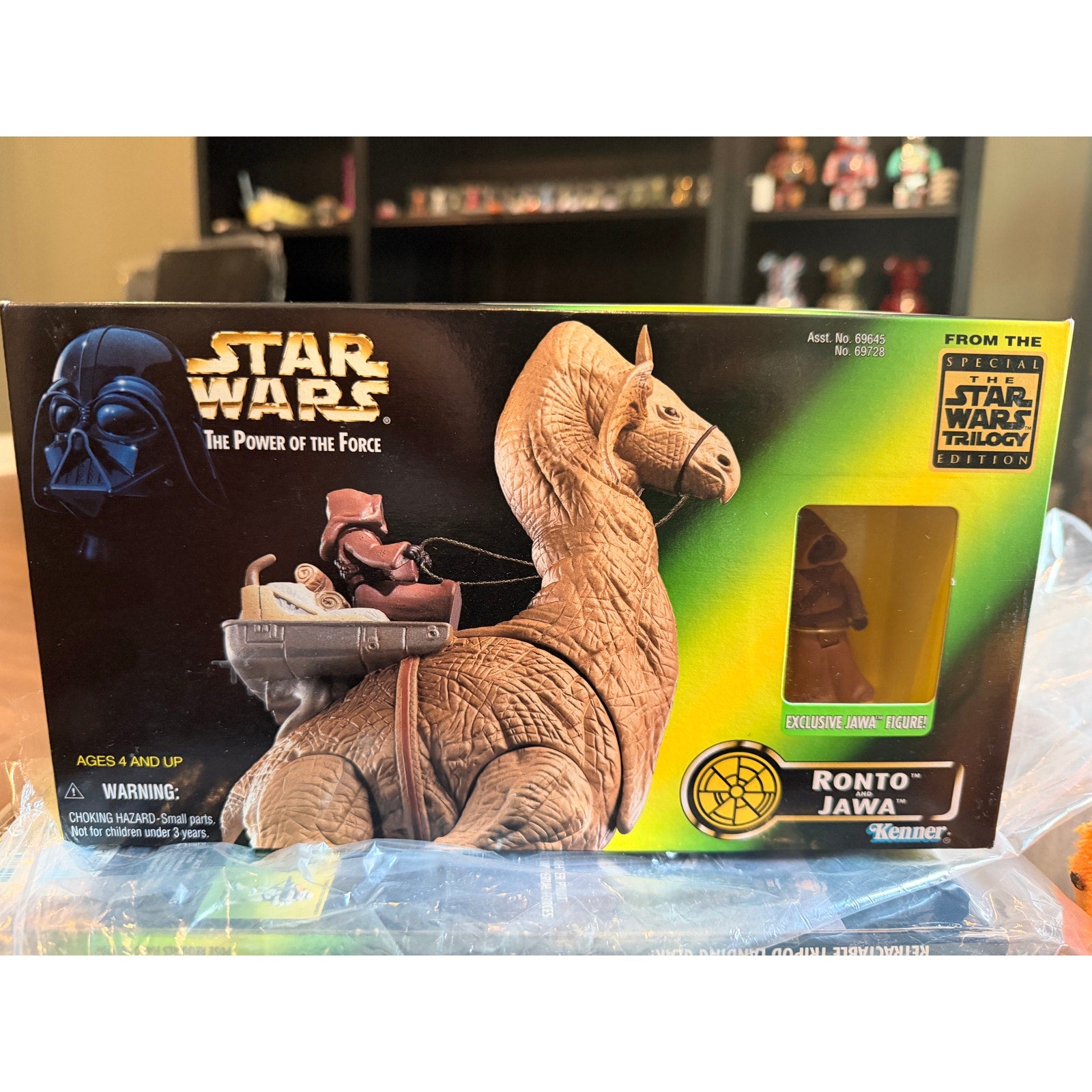 Star Wars Power of the Force Ronto and Jawa New in Box 1997 - Dinged Corners