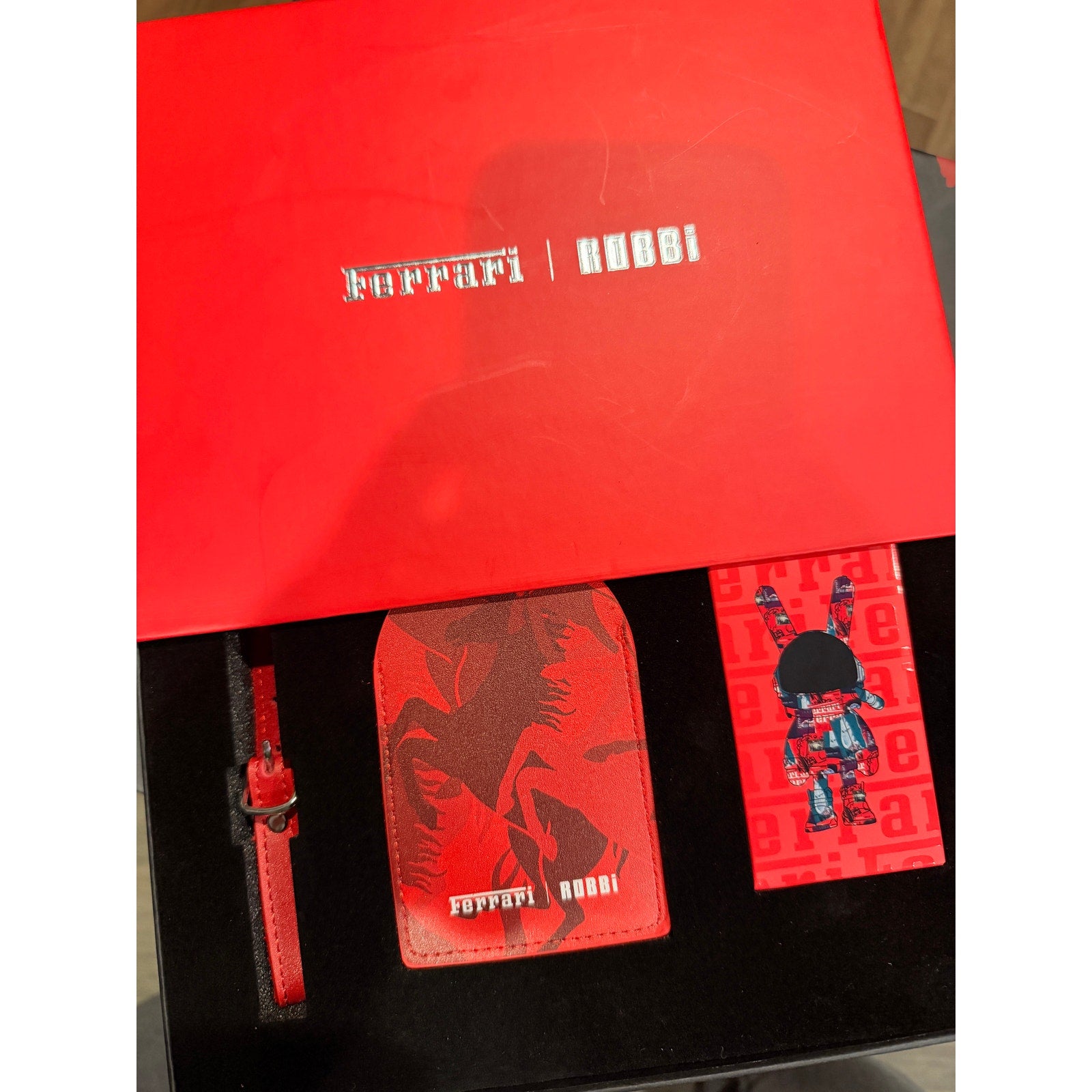 Robbi Ferrari Luggage tag and 100% Set