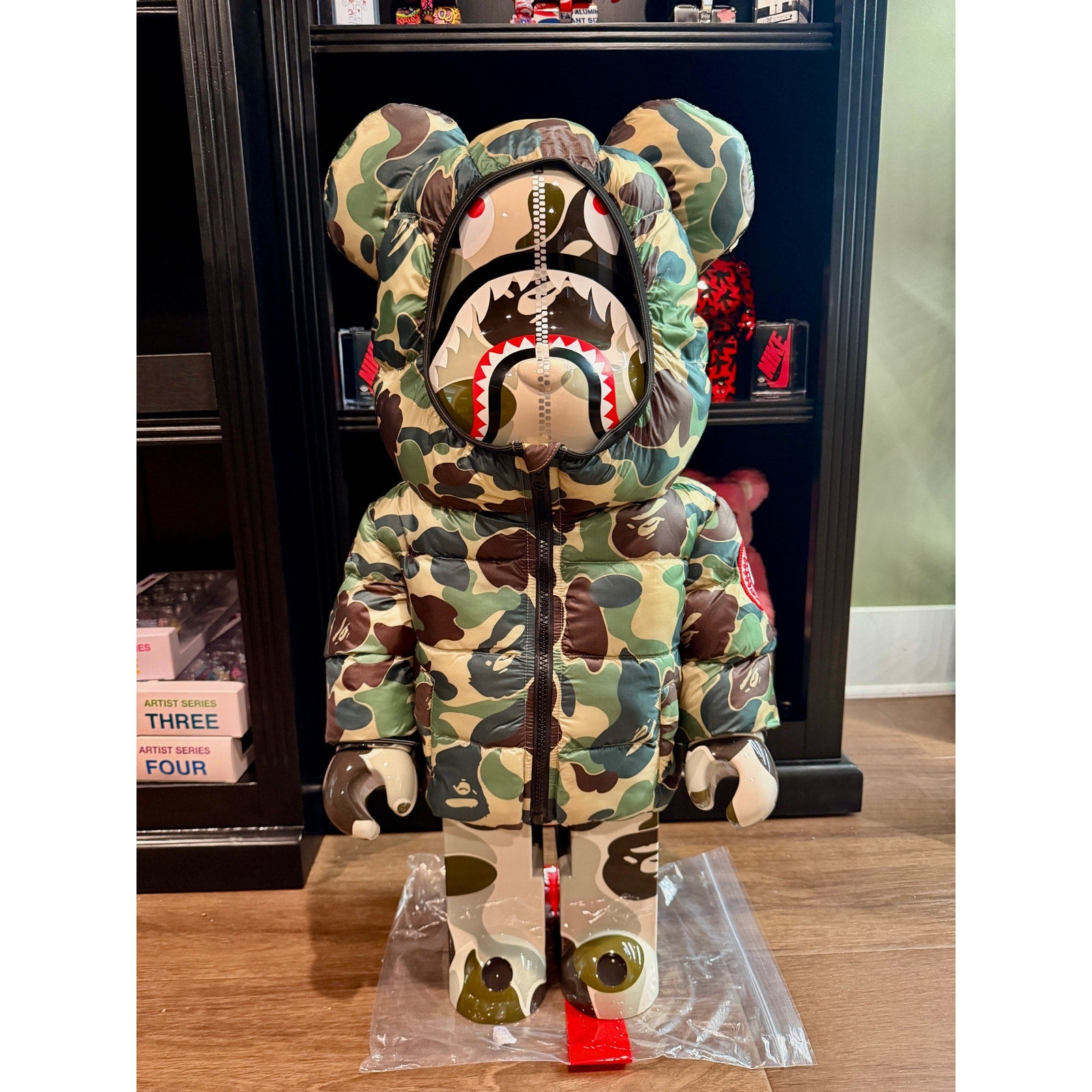 Bearbrick BAPE(R) x Canada Goose Shark 1000%